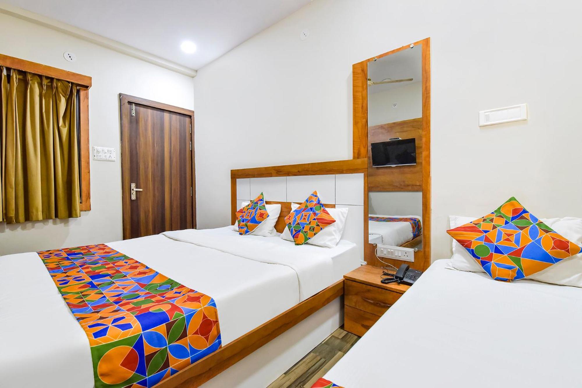 Hotel Fabexpress Nishesh Tower Udždžain Exteriér fotografie