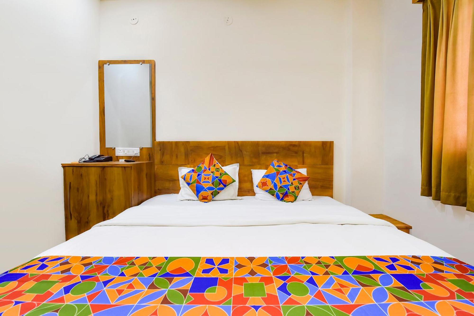 Hotel Fabexpress Nishesh Tower Udždžain Exteriér fotografie