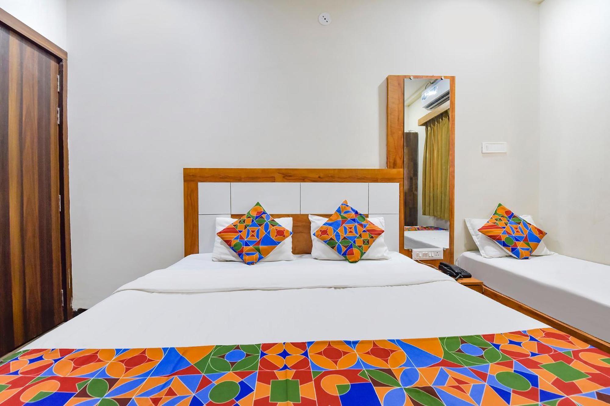 Hotel Fabexpress Nishesh Tower Udždžain Exteriér fotografie