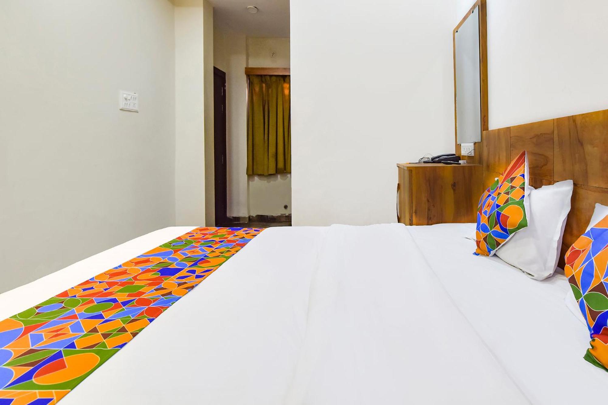Hotel Fabexpress Nishesh Tower Udždžain Exteriér fotografie